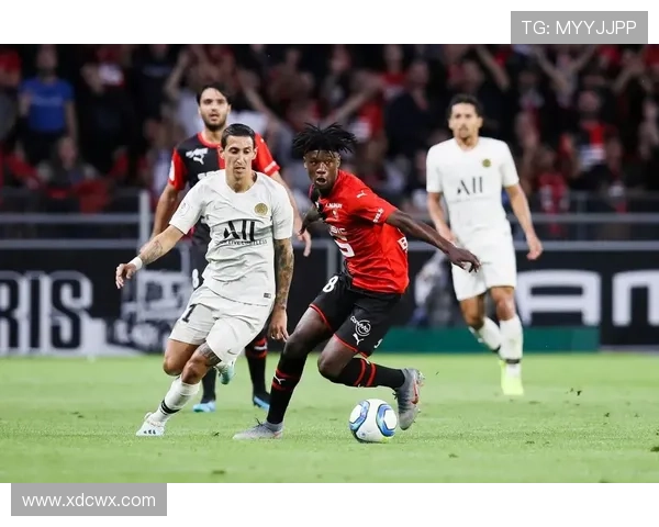 卡马文加世界杯表现稳健,中场防守与推进作用显著 卡马文加世界杯表现稳健,中场防守与推进作用显著