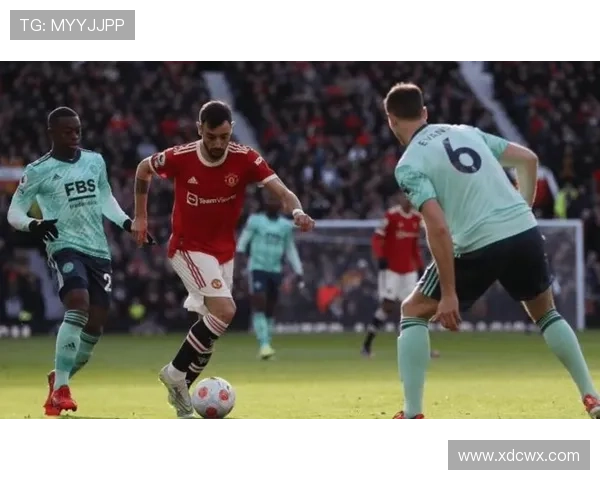 曼联防守体系漏洞频出：稳定性持续承压，对赛季走势形成制约