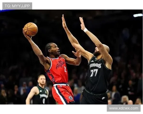 伦纳德挡拆拉开空间助攻飙升，效率持续领先队内其他锋线